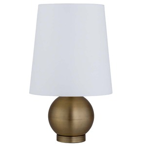 Lámpara de mesa con base de esfera de latón con pantalla blanca | Iluminación de lujo moderna para el interior de la habitación de invitados del hotel - Product Image 1