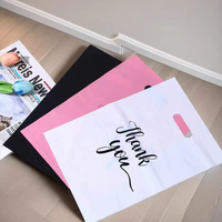 Sacs en plastique HDPE durables avec logo personnalisé pour la vente au détail de vêtements, avec poignée découpée et emballage de remerciement