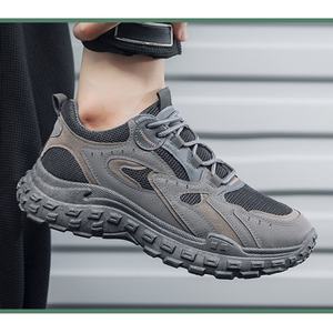 Chaussures de sport en maille respirante de style nouveau, chaussures de voyage quotidiennes pour hommes, chaussures à semelle épaisse durables, antidérapantes et confortables, chaussures de sécurité - Product Image 5