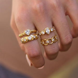 Bague empilable tendance en acier inoxydable plaqué or 18 carats avec zircon, bague ouverte pour femme, ensemble de bijoux tendance, collection Lundi Dimanche - Product Image 4