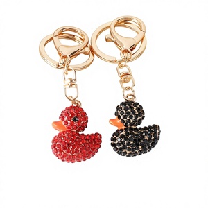 Llavero de pato de cristal con diamantes de imitación, colgante metálico 3D, dije de moda, lindo mosquetón para bolso, regalo - Product Image 1