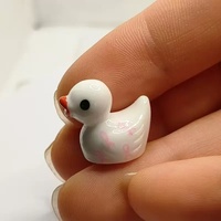 Nouveaux mini-canards DIY pour la collecte de fonds, accessoires en PVC faits à la main, mini-ornements créatifs avec ruban rouge, mini-canards avec ruban de sensibilisation