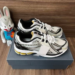 Chaussures de sport élégantes et simples à surface en filet, conçues par des experts de premier plan, avec des caractéristiques de qualité supérieure et respirantes - Product Image 2