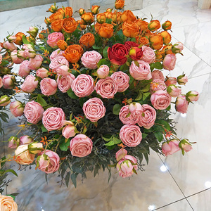 All'ingrosso fiori di rosa piante artificiali di seta e centrotavola di fiori per la tavola di nozze