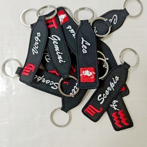 Regalo de tela Etiquetas de llavero bordadas Patrón de constelación Llaveros Logotipo personalizado Llaveros bordados - Product Image 2