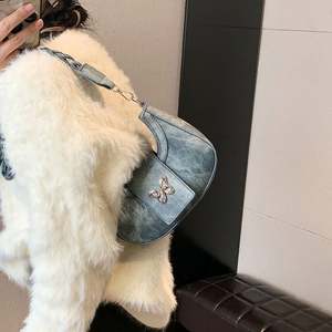 Meilleure vente Produits livraison directe sac à bandoulière à chaîne minimaliste unique sac à main croissant décontracté de style coréen pour les femmes - Product Image 6