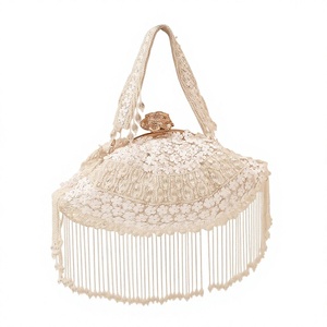 Pochette de soirée blanche à franges perlées, motif floral, faite à la main, avec bandoulière pour mariage - Product Image 1