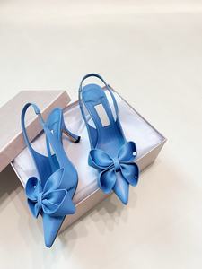 Escarpins à plateforme élégants et tendance, conçus sur mesure par un créateur, avec un design nœud papillon et un bout pointu. - Product Image 4