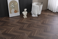 Parquet stratifié marron foncé à chevrons HDF AC4, imitation noyer, pour salon de luxe, système clic, projet d'aménagement intérieur de villa