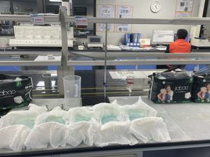 <span class=keywords><strong>Pannolini</strong></span> Monouso per Adulti con Superficie Morbida e Asciutta, Protezione Anti-Perdita, Stampa Personalizzata OEM, per Uomini e Donne, in Confezione Convenienza - Campione Gratuito - Product Image 5