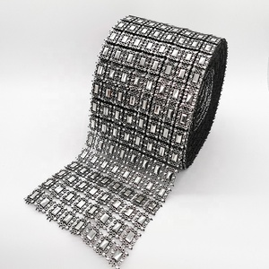 Dongyang Bán Buôn 32 Row Bạc Strip <span class=keywords><strong>Sequins</strong></span> Rhinestone Nhựa Trim Roll Đối Với Trang Trí Đám Cưới - Product Image 2