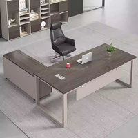 Poste de travail moderne en L avec casiers et tiroirs, équipement de bureau, ensemble complet d'ordinateurs, mobilier de bureau de direction, table
