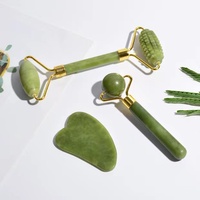 Ensemble de 3 en 1, fabricant de produits de marque privée, outil de grattage Gua Sha, rouleau de jade pas cher, massage facial, outil Gua Sha