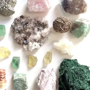 Batu Kecubung Mineral Citrine Kasar Alami Kristal Malachite Howlite Kuarsa Amber Kalsit Batu Spesimen Mentah untuk Dijual