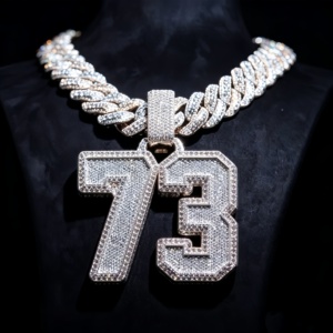 Pendentif numéro personnalisé serti de diamants moissanite VVS, taille émeraude, plaqué or, argent sterling 925, passe le test du diamant - Product Image 4