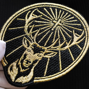 Écusson brodé personnalisé mode bricolage Design or argent fils marque Club broderie fer sur patchs pour vêtements - Product Image 2