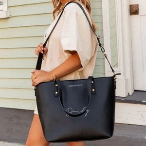 Nouveauté : Sacs fourre-tout en cuir PU pour femmes, logo personnalisé brodé, imperméables, durables, avec bandoulière amovible - Vente en gros, tendance mode - Product Image 6