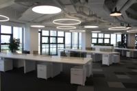 Bureau de travail durable pour le bureau, moderne, en MFC, pour 2, 4, 6 ou 8 personnes, plan ouvert, avec tiroirs de rangement
