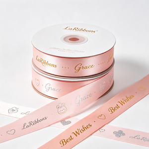 Cinta de Grosgrain Rosa de Poliéster/Algodón de 1-1/2 Pulgadas con Patrón Geométrico Estampado en Lámina Dorada, de una Sola Cara, OEKO-TEX - Product Image 3