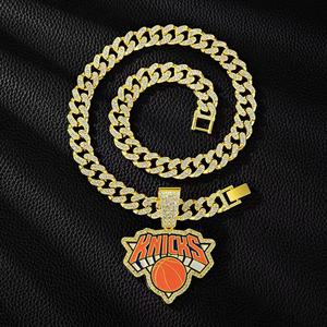 Collana con Ciondolo in Smalto Iced Rhinestone KNICKS per Uomo, Stile Hip Hop, con Catena Cubana Dorata, Regalo per Tifosi Sportivi - Product Image 2