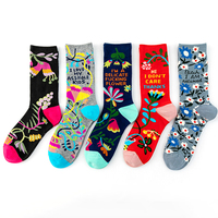 Vente en gros de chaussettes en coton personnalisées de haute qualité, nouvelle mode, chaussettes imprimées de dessins animés, chaussettes amusantes pour unisexe