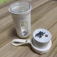 Vente en gros Mini mélangeur portable à jus à piles pour smoothie Tasse de presse-agrumes électrique portable USB POEM en acier inoxydable