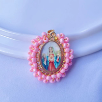 Nouveau collier pendentif ovale en perles de riz tissées à la main, collier pendentif portrait à la mode et rétro, accessoire pour femmes