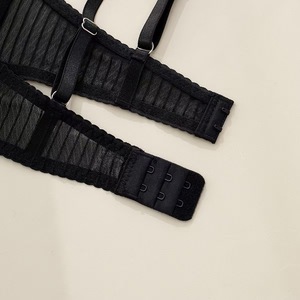 Conjunto de lencería sexy transpirable de malla transparente a rayas con sujetador con aros y tanga negros para mujer al por mayor OEM ODM - Product Image 4