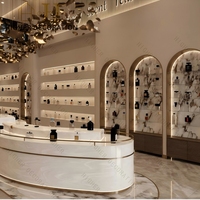 Conception de magasin de parfums en chaîne, plan de mise en espace 3D, étagères modernes pour l'affichage des parfums, présentoir mural pour les soins de la peau avec éclairage LED