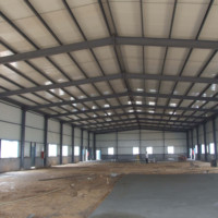 Hangar d'atelier industriel en acier pour machines, équipements et fabrication