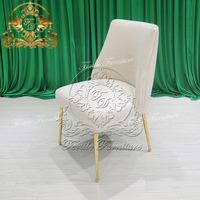 Chaise de salle à manger en velours rembourrée durable avec dossier et poignée dorée moderne de luxe pour hôtel, restaurant, table à manger