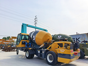 Camión mezclador de concreto de carga automática Camión mezclador de concreto de 4 metros cúbicos a la venta - Product Image 4