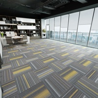 Butik Otel Lobisi Modern Moquette 50x50cm Geometrik Desenli Naylon Modüler Zemin Sistemi Ofis Halı Karoları Golf ve Ev Kullanımı İçin
