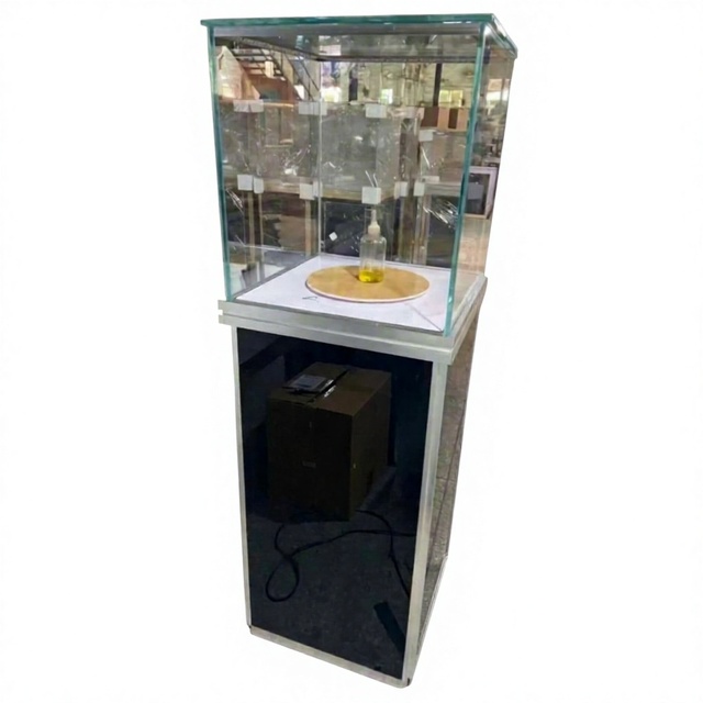 Modern Luxury Eco-Friendly Durable Metal Glass LED Lighting Laminated Finish Square Design Display Stand for Retail Stores