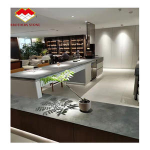 Calacatta เคาน์เตอร์หินควอตซ์เทียมสีขาวเคลือบเงาหินควอตซ์สีเทาเคาน์เตอร์ครัวเกาะ - Product Image 3