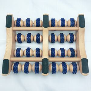 Masseur de pieds en bois fait à la main avec des perles de bois WM021 - Product Image 3