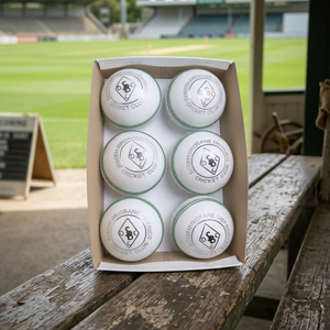 Balle de cricket en cuir BOLZA, cousue à la main, pour droitier, entraînement professionnel, 5,5 oz, blanche, logo personnalisé, boîte de 6, cordon de serrage - Product Image 3