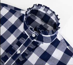 <span class=keywords><strong>Camicia</strong></span> da <span class=keywords><strong>Donna</strong></span> 100% Cotone con Stampa <span class=keywords><strong>a</strong></span> <span class=keywords><strong>Quadri</strong></span> Rosso e Blu Navy, Taglio Femminile su Misura, Bottoni <span class=keywords><strong>a</strong></span> Tutta Lunghezza, <span class=keywords><strong>Camicia</strong></span> Western con Volant alla Moda - Product Image 3