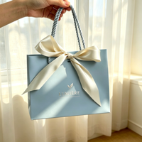 Sacs de transport de luxe personnalisés à prix compétitif en gros de Chine, sacs cadeaux portables pour vêtements, sacs fourre-tout colorés pour chaussures et vêtements