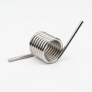 Ressort de torsion personnalisé en acier inoxydable poli et passivé, enroulé pour machines, jouets, quincaillerie industrielle et raccords - Product Image 1