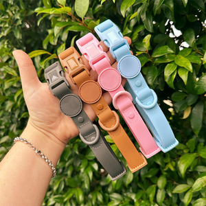 卸売防水<span class=keywords><strong>PVC</strong></span>犬の首輪セットカラフルな犬の鎖と犬を歩くためのうんちバッグホルダー - Product Image 3