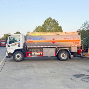 Camion-citerne FAW 4x2 10000L avec distributeur pour le transport de liquides dangereux et de diesel - Product Image 5