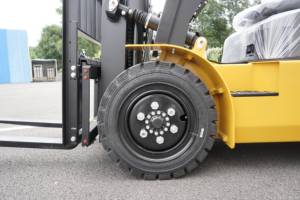 Ce Dieselheftruck Industriële Buitenzijlader Hefhoogte 3000Mm 2.5T Magazijn Automatische/Handgeschakelde Versnellingsbak - Product Image 5