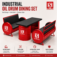 Ensemble de table à manger moderne en fer forgé rouge, style fût d'huile, avec bancs et plateau noir, résistant à l'eau et durable, idéal pour les bars commerciaux.