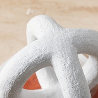 Artisanat en résine minimaliste Ornements circulaires croisés pour la décoration intérieure Stock Décoration d'armoire de table Sculpture en résine
