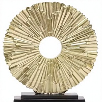 Sculpture décorative de table moderne en métal noir robuste, faite à la main, avec base fantaisie, revêtement en poudre, pour anniversaire