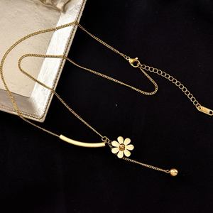 Collar de cadena de clavícula exquisito con margaritas pequeñas de acero inoxidable chapado en oro superventas para mujer - Product Image 6