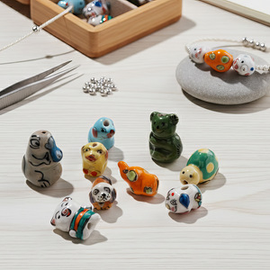 Cuentas de cerámica con forma de animales, formas mixtas pintadas para hacer pulseras, accesorios de joyería DIY - Product Image 1