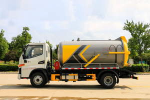 Hochwertige Neue Maßgefertigte Kleine Septik-Abflussreinigungs-LKW mit 4x2 Vakuumtank und COMET-Technologie - Product Image 6