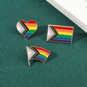 メーカー<span class=keywords><strong>Love</strong></span> Is <span class=keywords><strong>Love</strong></span> LGBTプライドレインボーフラッグソフトエナメルブローチ帽子服ネクタイスカーフボタンピンバッジカスタムラペルピン - Product Image 5